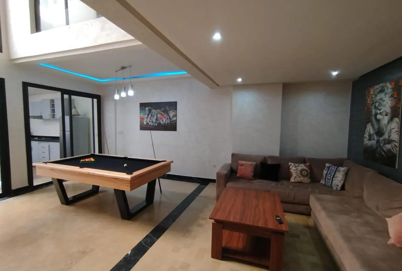 Guest Friendly Gueliz Flat, Very Private And Spacious contacts